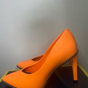 Orange neon heel from bar2